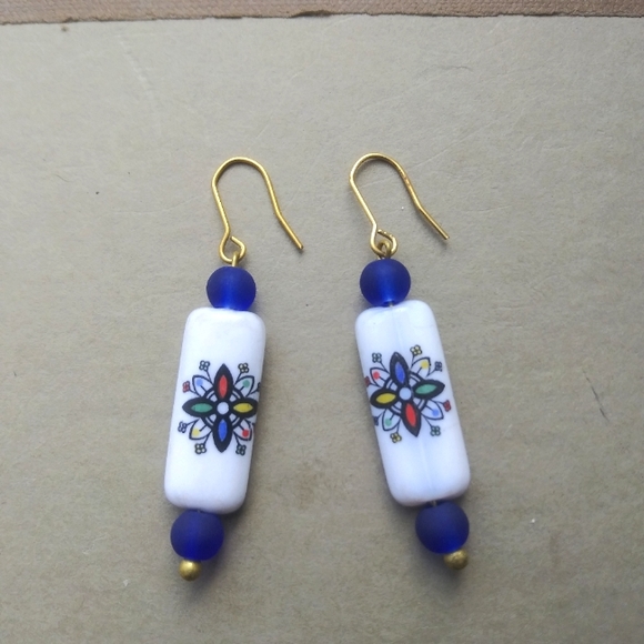 'Tokyo Calling' Dangles - Picture 2 of 3